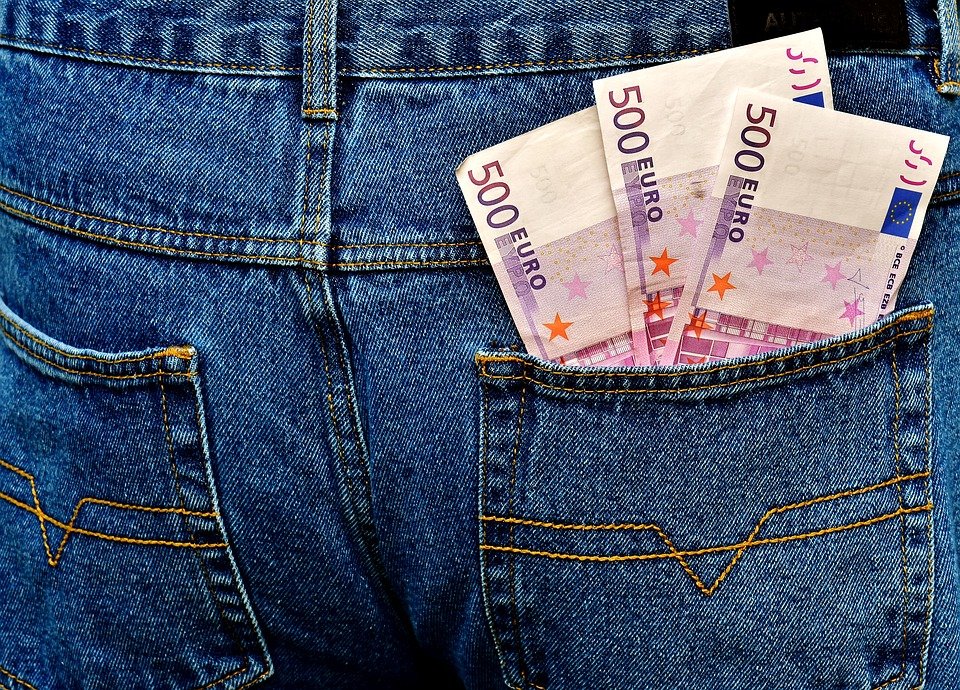 eura v kalhotách